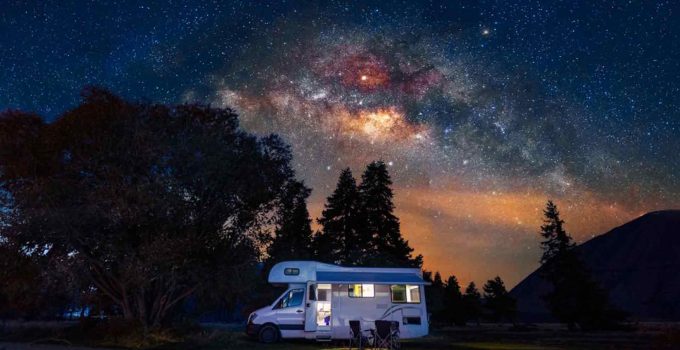 how much electricity does an RV use in one month