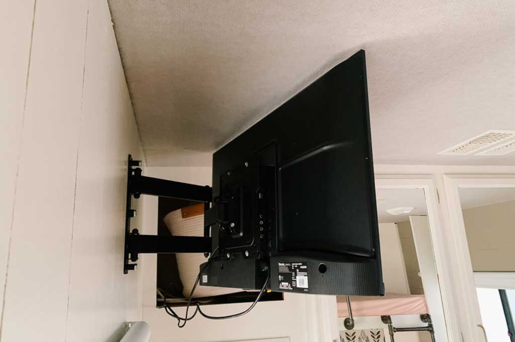 how to mount an rv tv on the wall