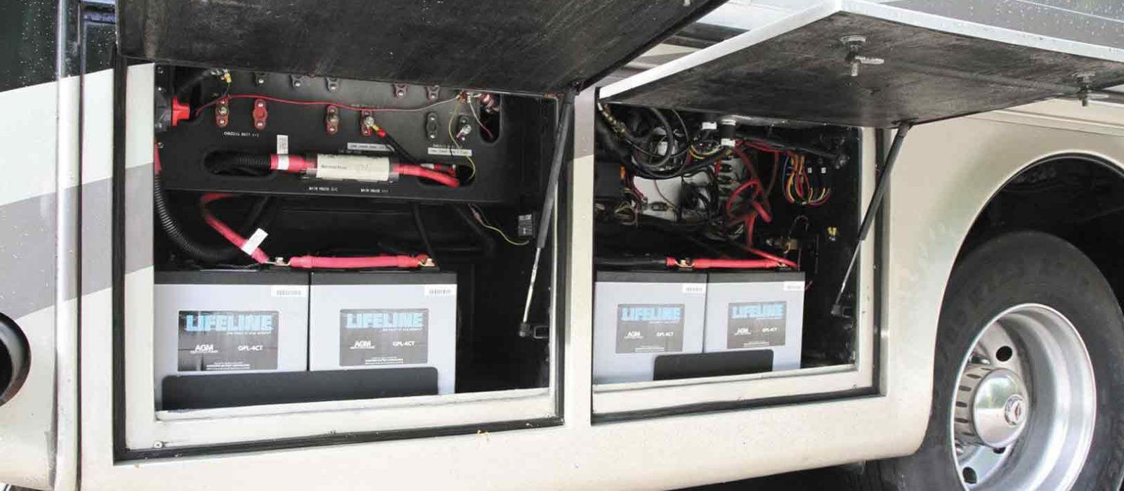 how to charge rv battery while driving